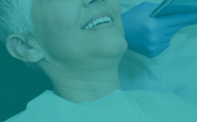 Offrez un confort optimal à vos patients tout en préservant l'hygiène avec nos bavoirs Offrez un confort optimal à vos patients tout en préservant l'hygiène avec nos bavoirs