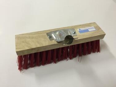BALAI CANTONNIER 32CM DOUILLE METAL FIBRE ROUGE MONTURE BOIS