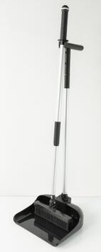 PELLE AEROPORT ET BALAI NOIR