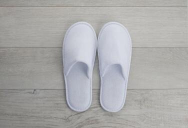 PANTOUFLE FERMEE EPONGE NO LOGO BLANC C/100 PAIRES